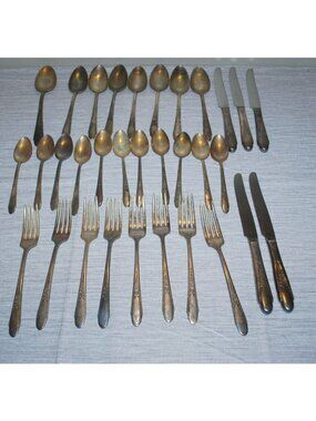 Vintage William Rogers 1941 Gardenia Flatware 32 pc Set Silverplate